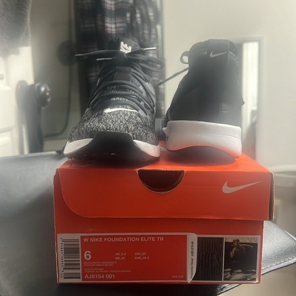 Womens Nike Elite TR - Picture 4 of 4